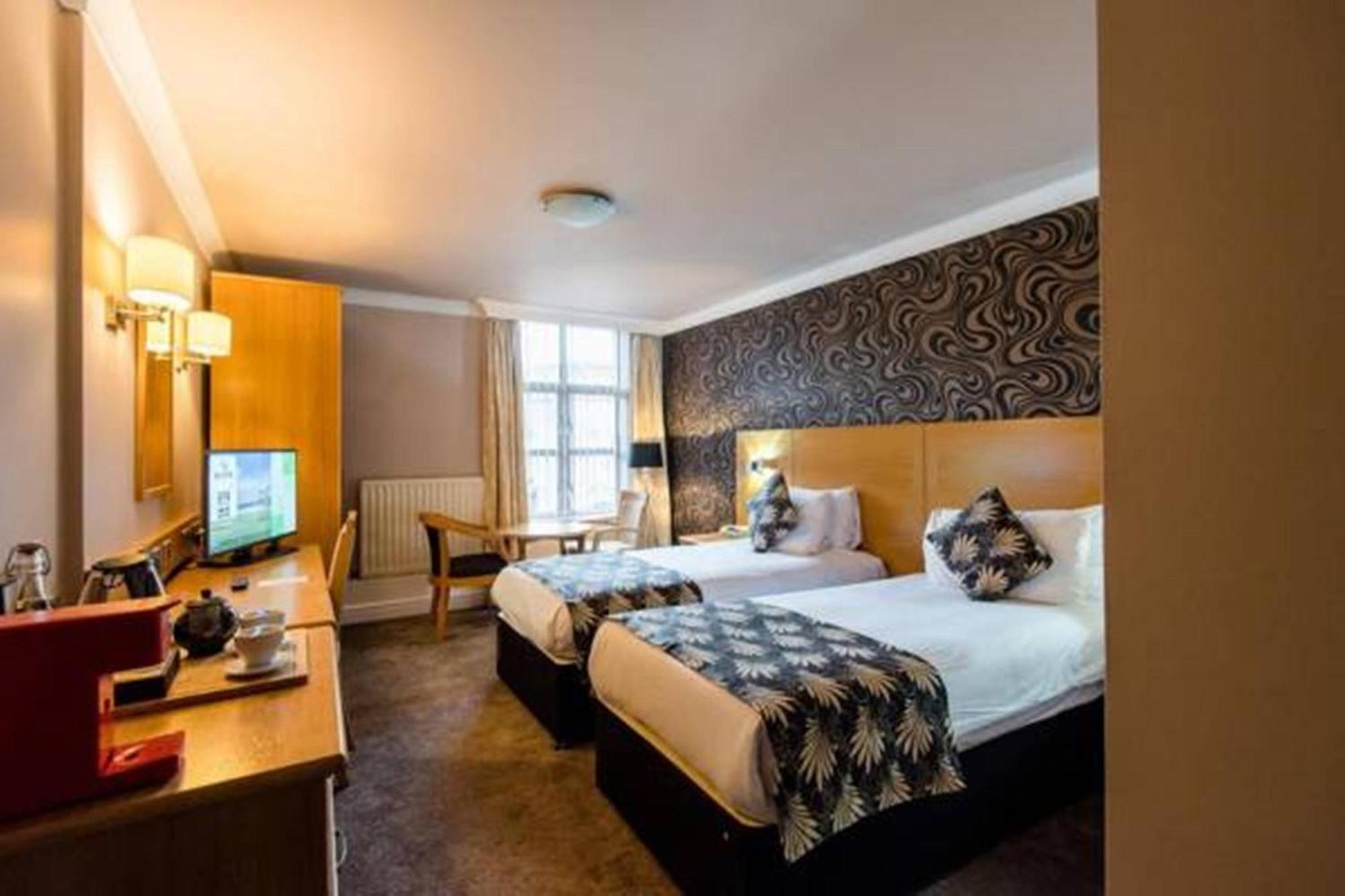 Weetwood Hall Estate Leeds  Bagian luar foto
