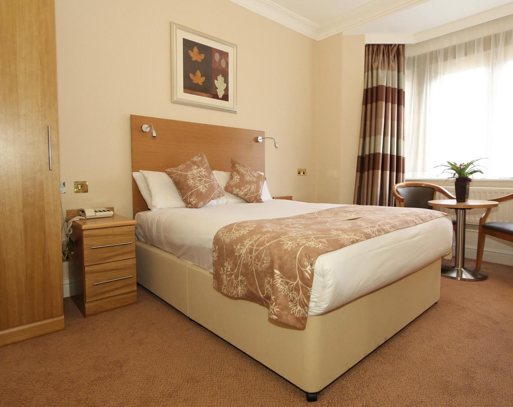 Weetwood Hall Estate Leeds  Bagian luar foto